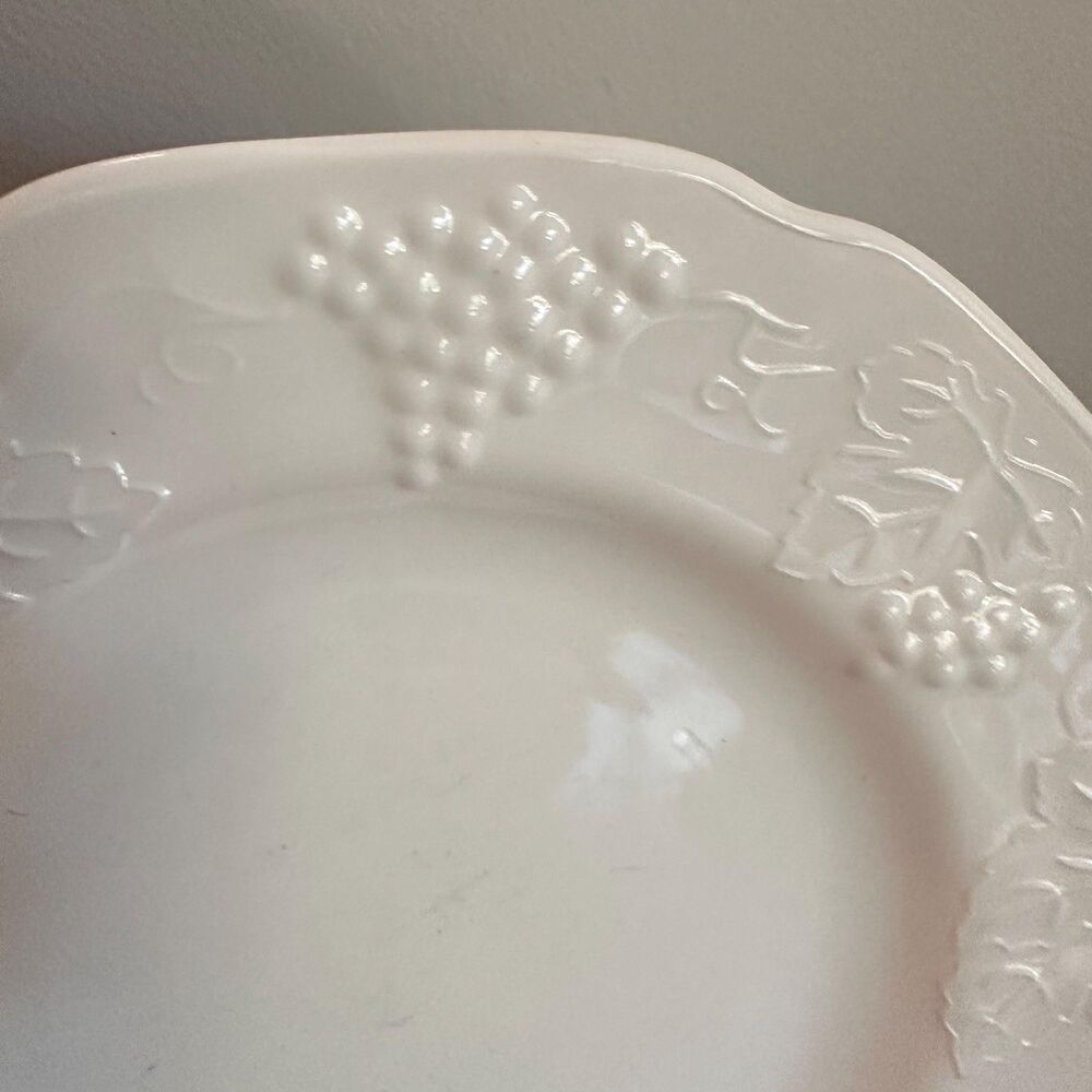 Vtg Indiana Colony Harvest Grape Milk Glass 5 Pc Set Plate Cup Saucer Cream Suga - Picture 3 of 11